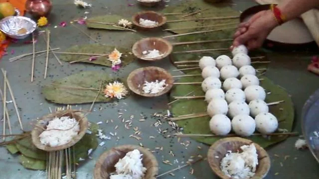 पितृपक्ष 2019: कौन होते हैं पूर्वज, क्यों किया जाता है इनका श्राद्ध - pitru  paksha 2019-mobile