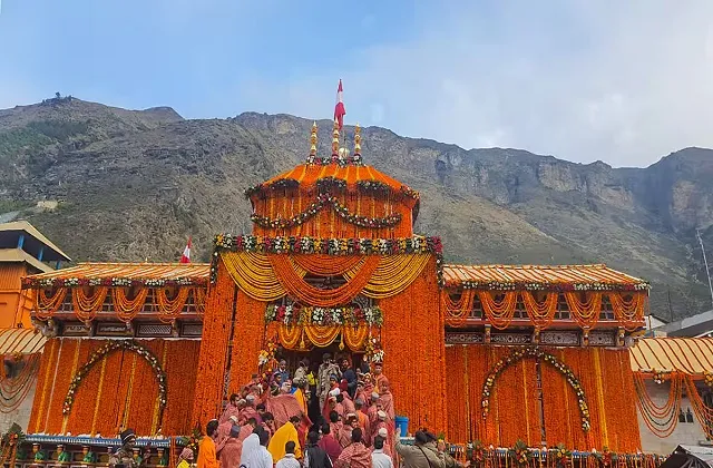 चारधाम की यात्रा का इंतजार हुआ खत्म, आज सुबह 6 बजे खुलेंगे बाबा बद्रीनाथ  धाम के कपाट - the doors of baba badrinath dham will open today at 6  am-mobile