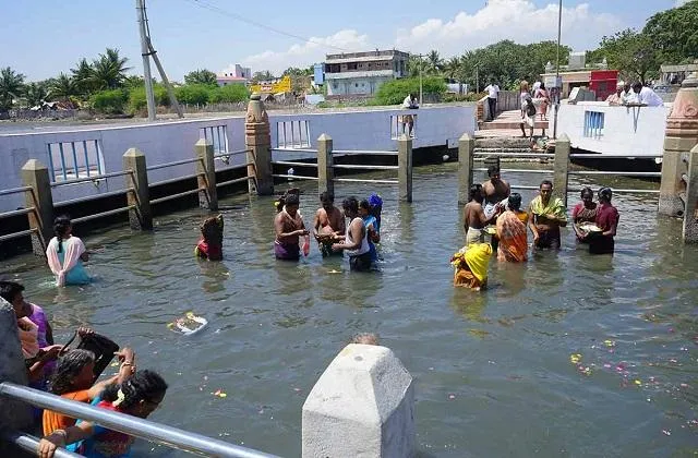 भगवान राम ने यहां स्वयं समंदर में स्थापित किए थे नवग्रह, जानें क्यों  प्रसिद्ध है ये चमत्कारी तालाब - lord ram s navapashanam temple miraculous  healing pond-mobile