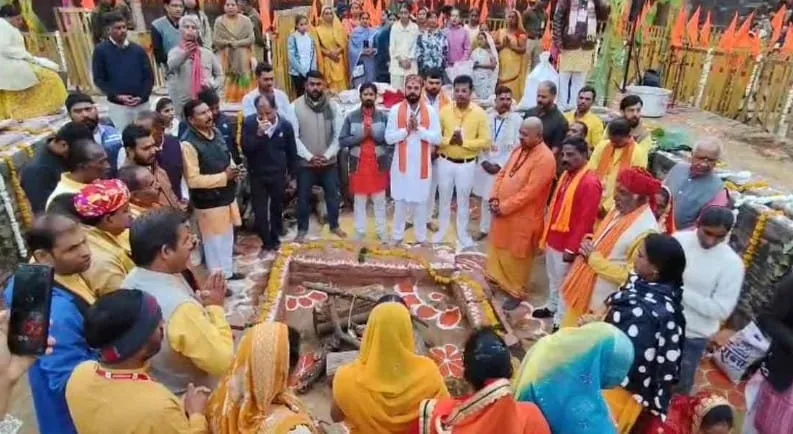 Dhar Bhojshala News: बसंत पंचमी पर भोजशाला में अखंड पूजा शुरू, जुमे की नमाज  को लेकर सुरक्षा के कड़े इंतजाम -amp