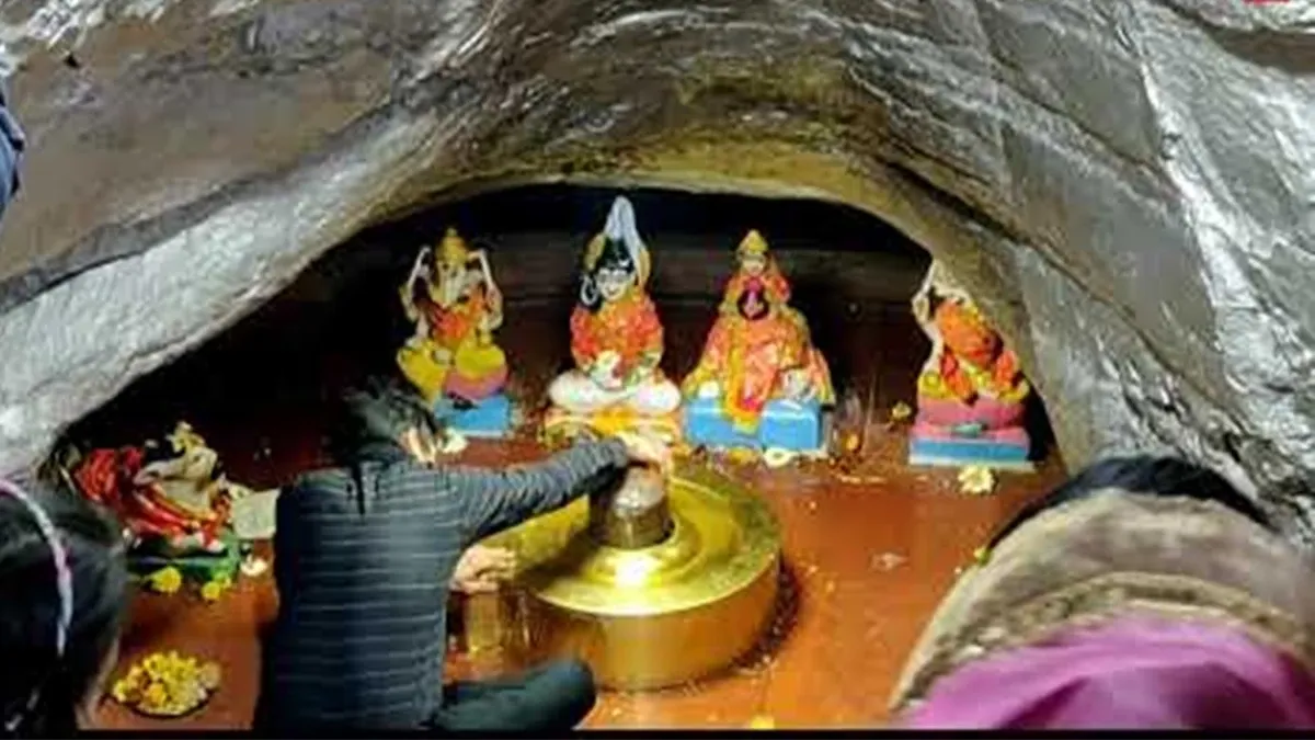 Shiv Temple in MP: भोपाल का गुफा मंदिर, सात प्राचीन गुफाओं में विराजमान  स्वयंभू शिवलिंग, वर्षभर होता है प्राकृतिक जलाभिषेक - Shiv Temple in MP:  Swayambhu Shivlinga ...