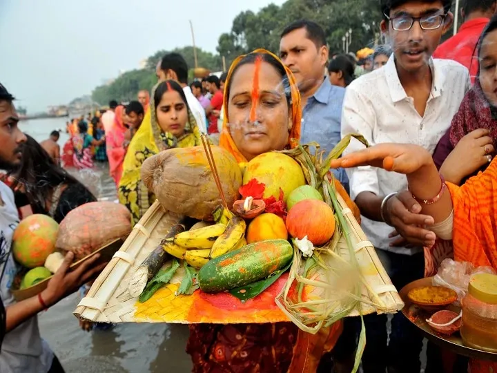 Chhath Puja 2021 Surya Arghya Time Sunrise Arghya Timing Puja Morning Surya  Arghya Mantra Shubh Muhurat | Chhath Puja 2021 Surya Arghya Time: कल सुबह  छठ के समापन से पहले इस समय