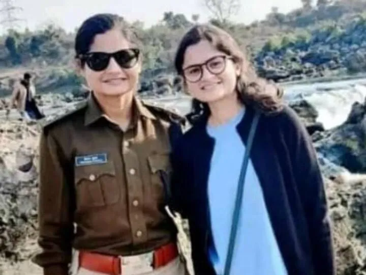 भिंड की बेटी मिनी शुक्ला ने यूपीएससी की परीक्षा क्रेक कर 96वीं रैंक की  हासिल, बड़ी बहन प्रियंका शुक्ला भी 2019 में यूपीएससी कर चुकी है क्रेक ...