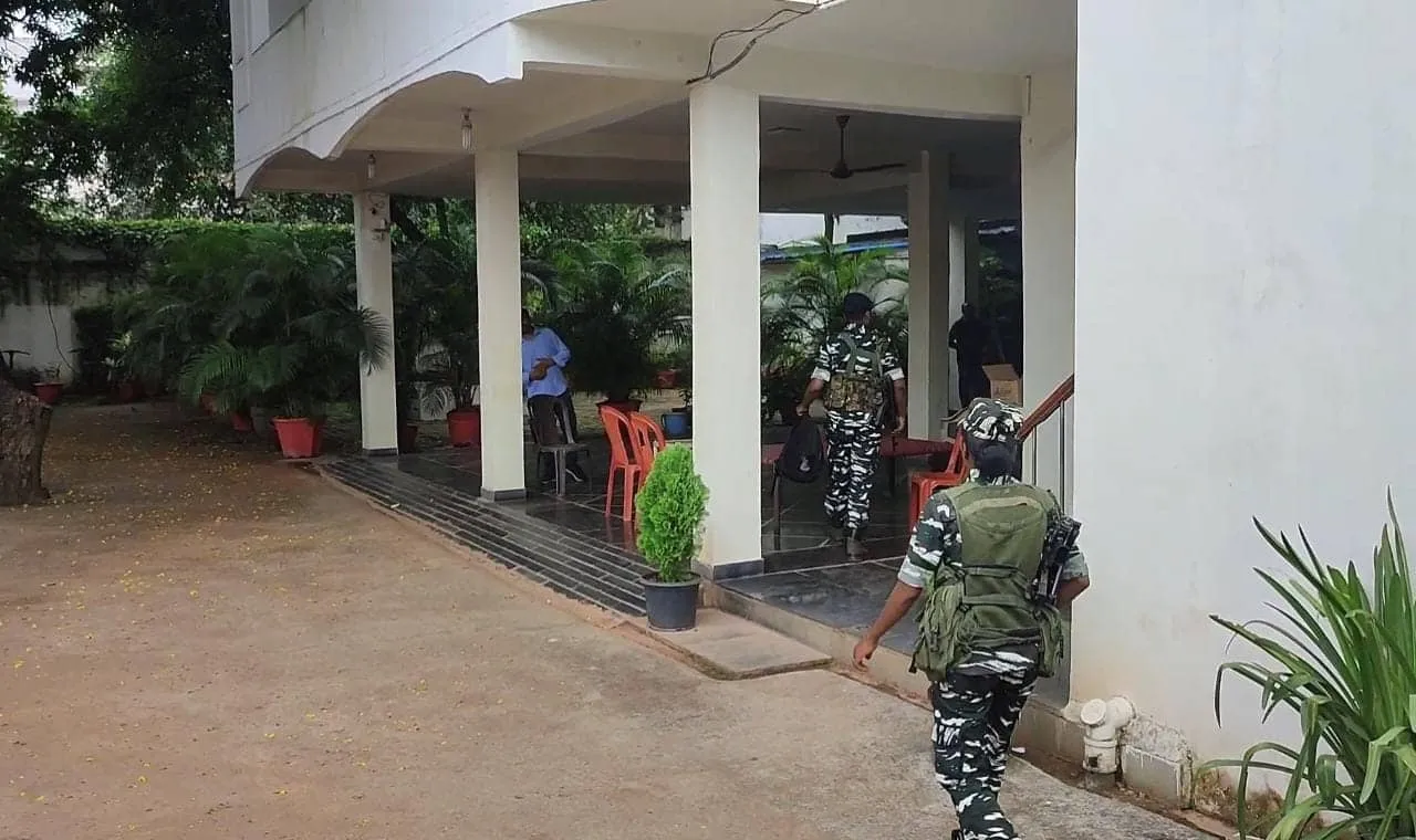 Raipur Raigarh Chhattisgarh Income Tax Department raid houses of steel  liquor traders ANN | Chhattisgarh News: छत्तीसगढ़ में स्टील और शराब  कारोबारियों के घर आयकर विभाग का छापा, जुगाड़ ...