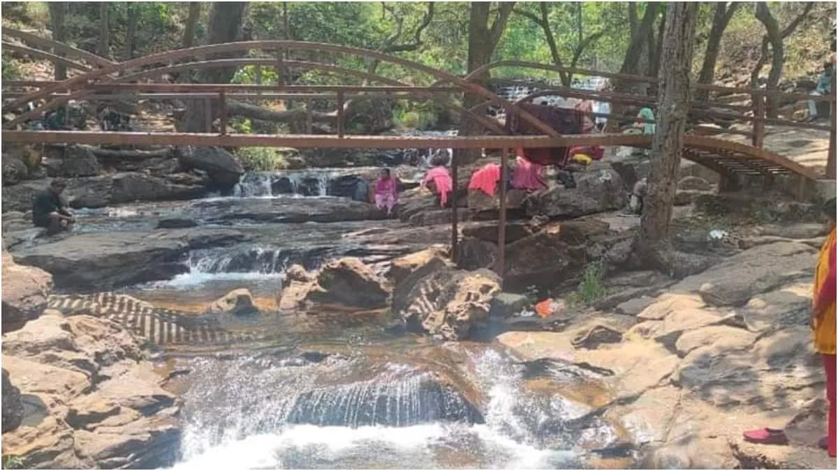 MP tourism day Satpura ki Rani pachmarhi know everything Tourist Place ann  | MP Tourism Day: पर्यटकों से गुलजार हुई सतपुड़ा की रानी पचमढ़ी, गर्मी की  छुट्टियों पर लोगों को भाया 'मिनी कश्मीर'