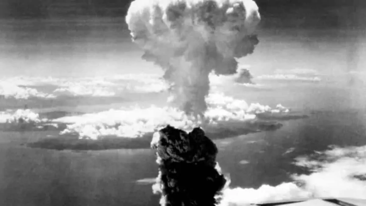 जापान पर तीसरा परमाणु बम भी फेंकने की तैयारी कर रहा था अमेरिका, इस वजह से  रोके थे कदम | Do you know america was also going to drop third nuclear bomb