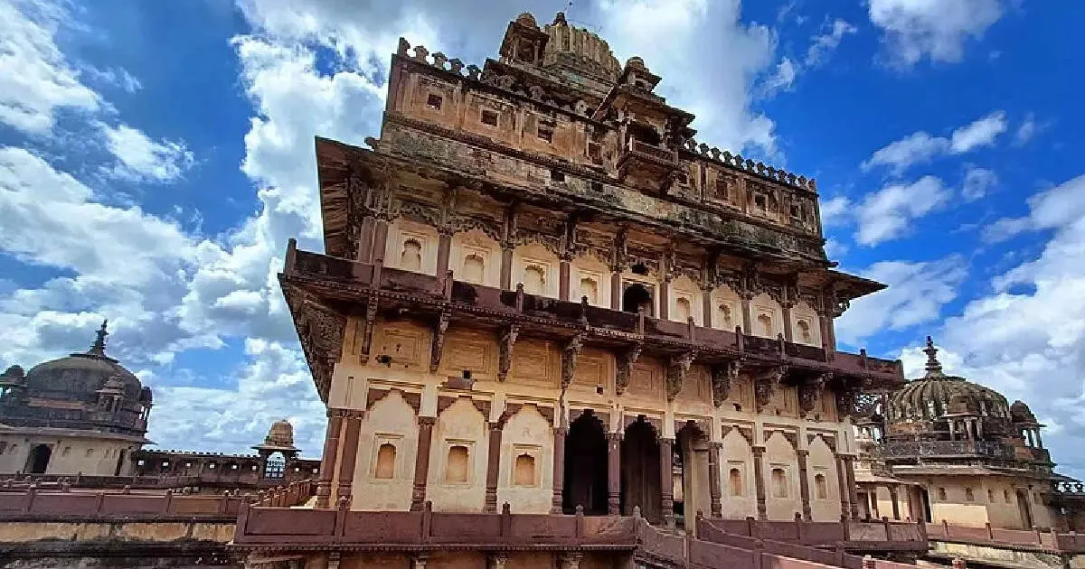 Madhya Pradesh Famous Datia Palace Know The History,ये है भारत का वो  'बदनसीब महल', जो 400 साल से पड़ा है वीरान, शाहजहां के खास दोस्‍त ने बनवाया  था इसे - historical datia