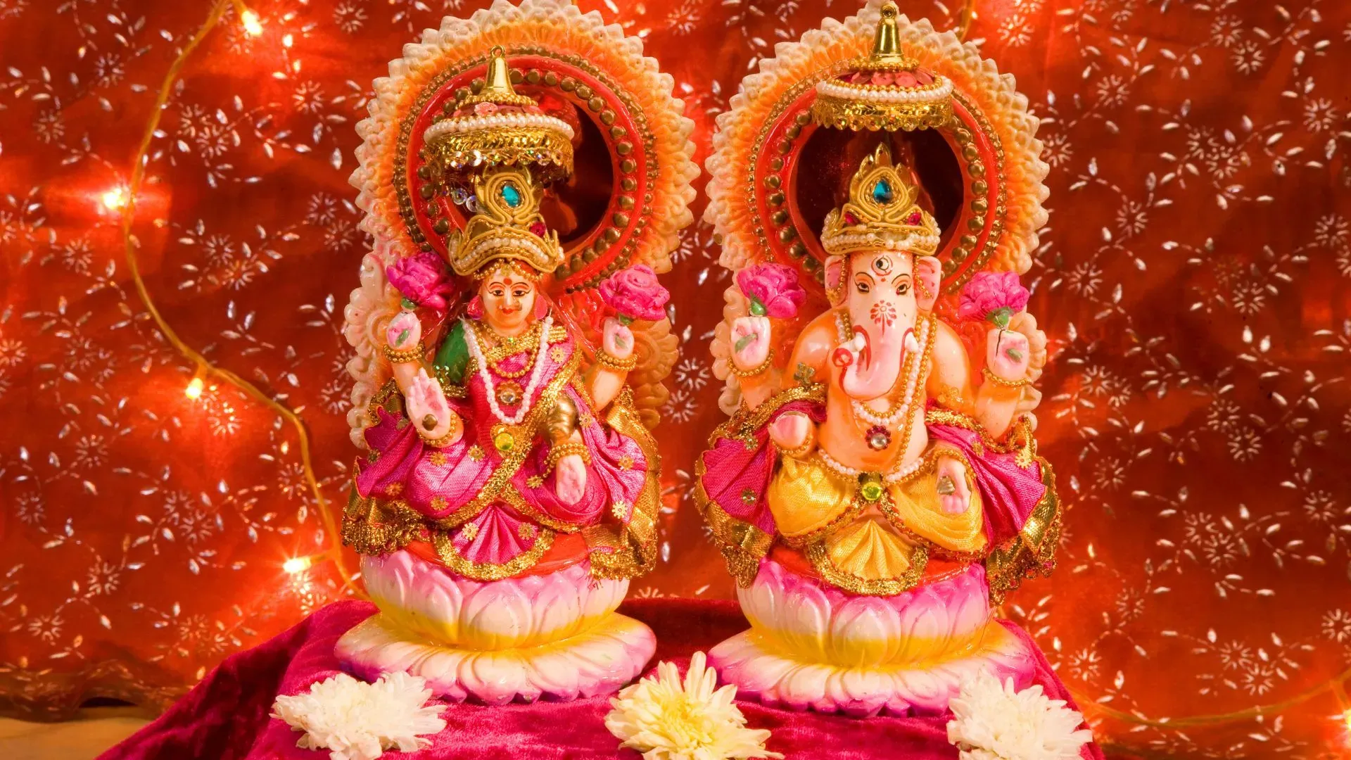 आनंदमय दिवाली उत्सव के लिए लक्ष्मी गणेश पूजा क्यों आवश्यक है - फूल
