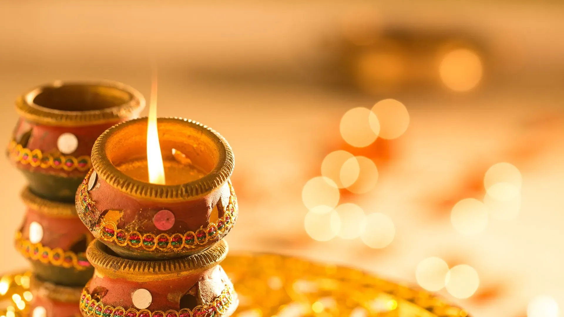 Celebrate Diwali with Lakshmi Puja: A Festive Guide – PHOOL