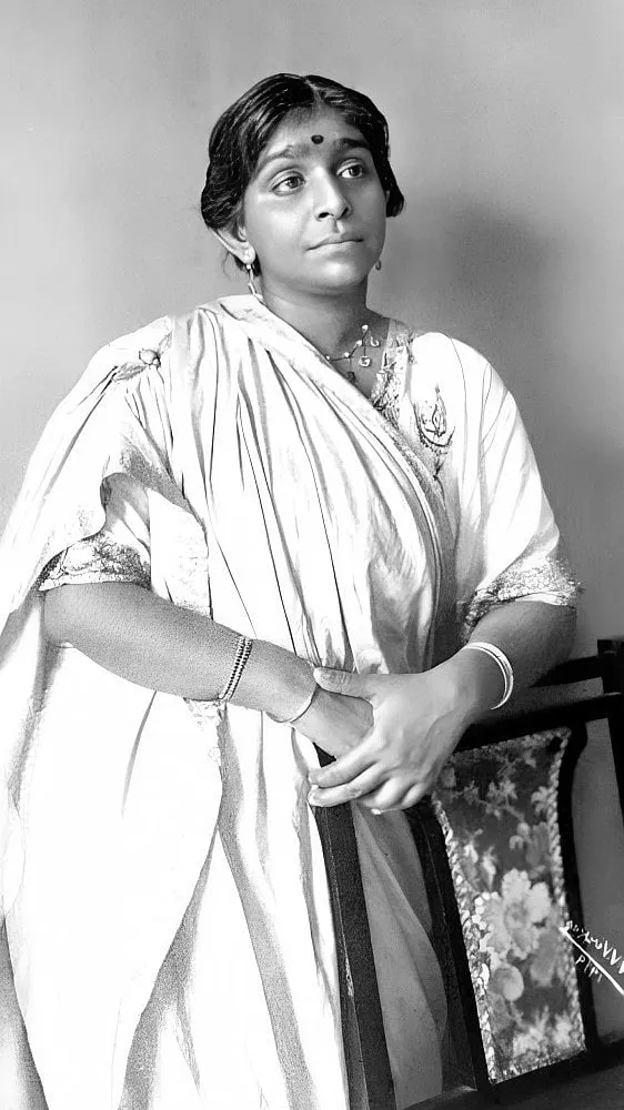 Sarojini Naidu : स्वातंत्र्य काळानंतरच्या पहिल्या राज्यपाल; 'भारताची  कोकिळा' कोण आहेत | Nightingale of India Bharatiya Kokila Sarojini Naidu  Death Anniversary