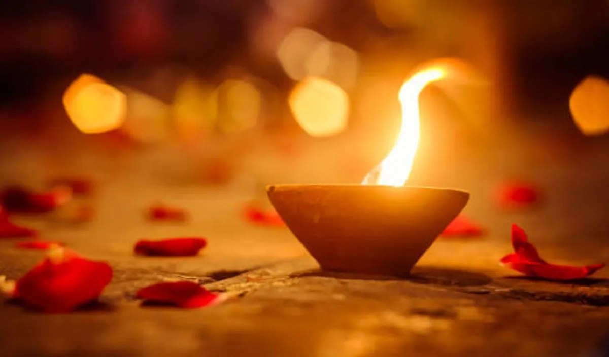 दिवाली से पहले करें घर की इन दिशाओं की सफाई, लक्ष्मी-कुबेर बरसाएंगे धन दौलत  - Diwali 2024 clean these directions of the house before deepawali lakshmi  kuber will shower wealth tvisg