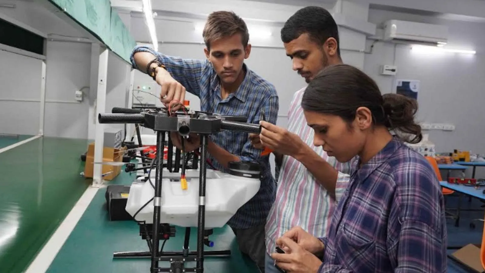 Drone Technology: IIT रोपड़ और AVPL इंटरनेशनल मिलकर बनाएंगे स्वदेशी ड्रोन,  साइबर सुरक्षा होगी मजबूत