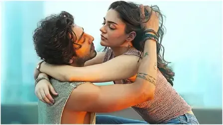 Saiyaara Box Office Collection Day 1: अहान पांडे और अनीत पड्डा की फिल्म  सैयारा ने पहले ही दिन गाड़े झंडे, कमाए इतने करोड़ रुपए | Saiyaara Box Office  Collection Day 1 Ahaan