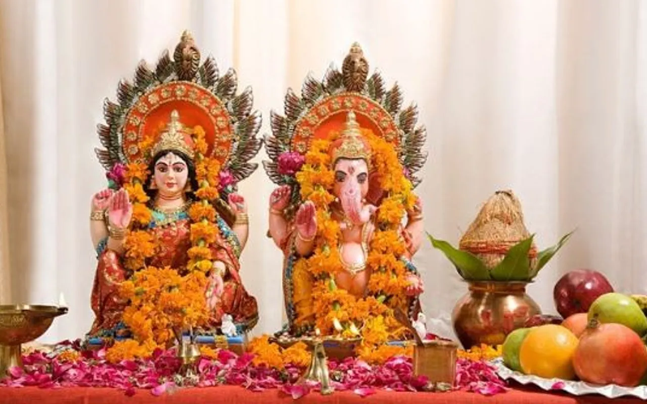 Diwali Laxmi Ganesh Bhog Shubh Muhurat 2022: दिवाली के दिन माता लक्ष्मी,  गणेश को लगायें इन चीजों का भोग - Prabhat Khabar