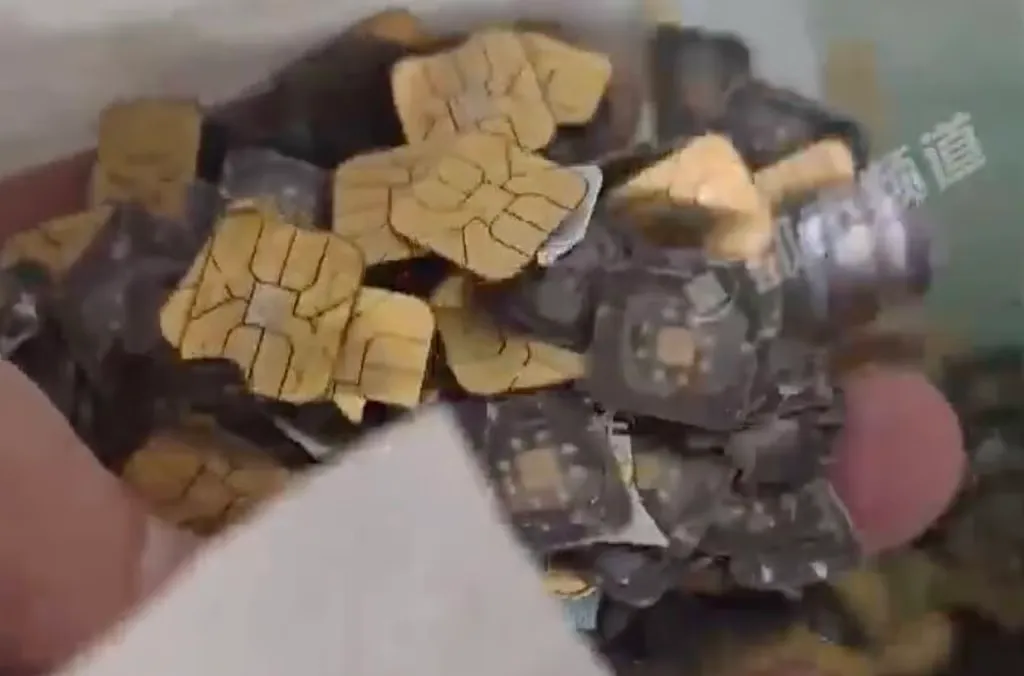 China Man Turns Old SIM Cards Into Gold :पुराने SIM कार्ड से निकला 'असली  सोना', इस शख्स ने कबाड़ को बना दिया कुबेर का खजाना!