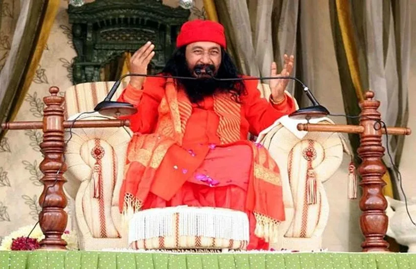 Mahesh Kumar was born to Devanand and Mateshwari of Ishpur. He had nine siblings, including Dr Bhavendra Jha, former vice chancellor of Lal Bahadur Sanskrit Vidyapeeth, Delhi.