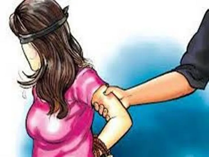 Minor girl molested by neighbor | इंदौर में नाबालिग से छेड़छाड़, आरोपी  गिरफ्तार: घर के बाहर खेल रही बच्ची को हाथ पकड़कर ले गया, छोटा भाई पहुंचा तो  दोनों को ...