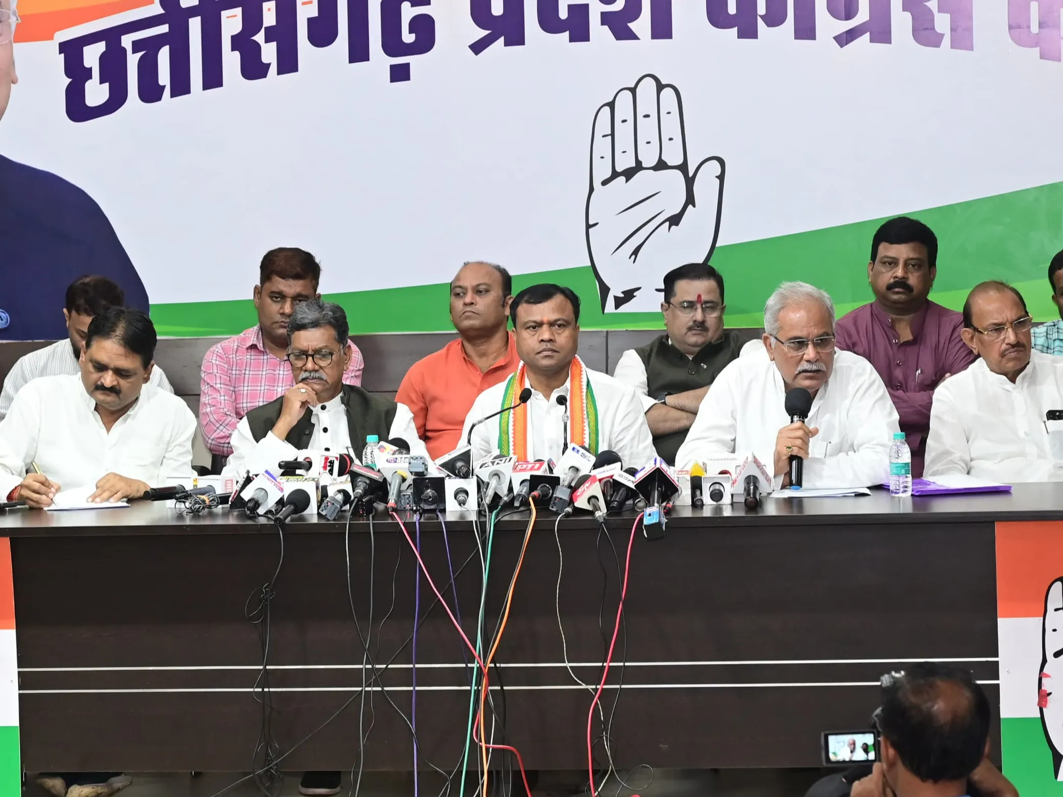 Chhattisgarh civic elections: Big changes will happen in Congress |  छत्तीसगढ़ निकाय चुनाव से पहले कांग्रेस में होगा बड़ा बदलाव: निष्क्रिय ब्लॉक  और जिला अध्यक्ष बदले ...