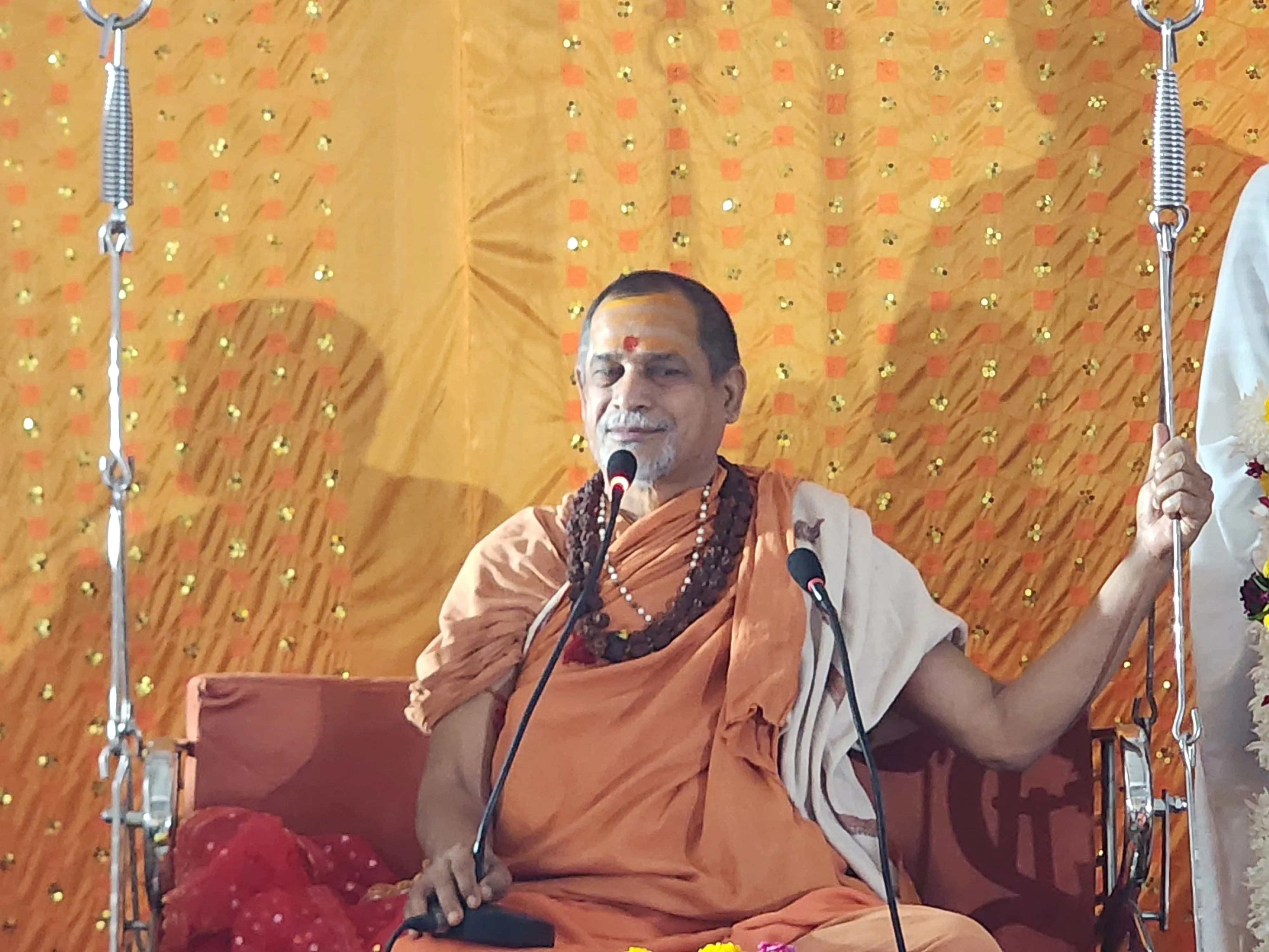 शंकराचार्य स्वामी सदानंद सरस्वतीजी का इंदौर आगमन: द्वारका-शारदा पीठाधीश्वर  ने दिए आशीर्वचन, बोले