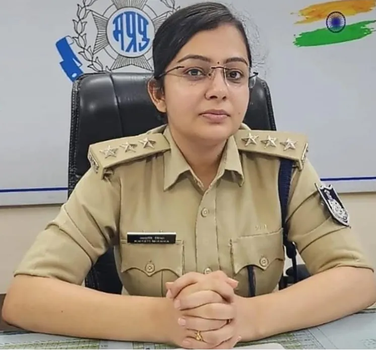 Damoh Tehsildar accuses Katni SP of blackmailing wife: CSP wife claims,  'Husband restricts me, questions my character' - Madhya Pradesh News |  Bhaskar English