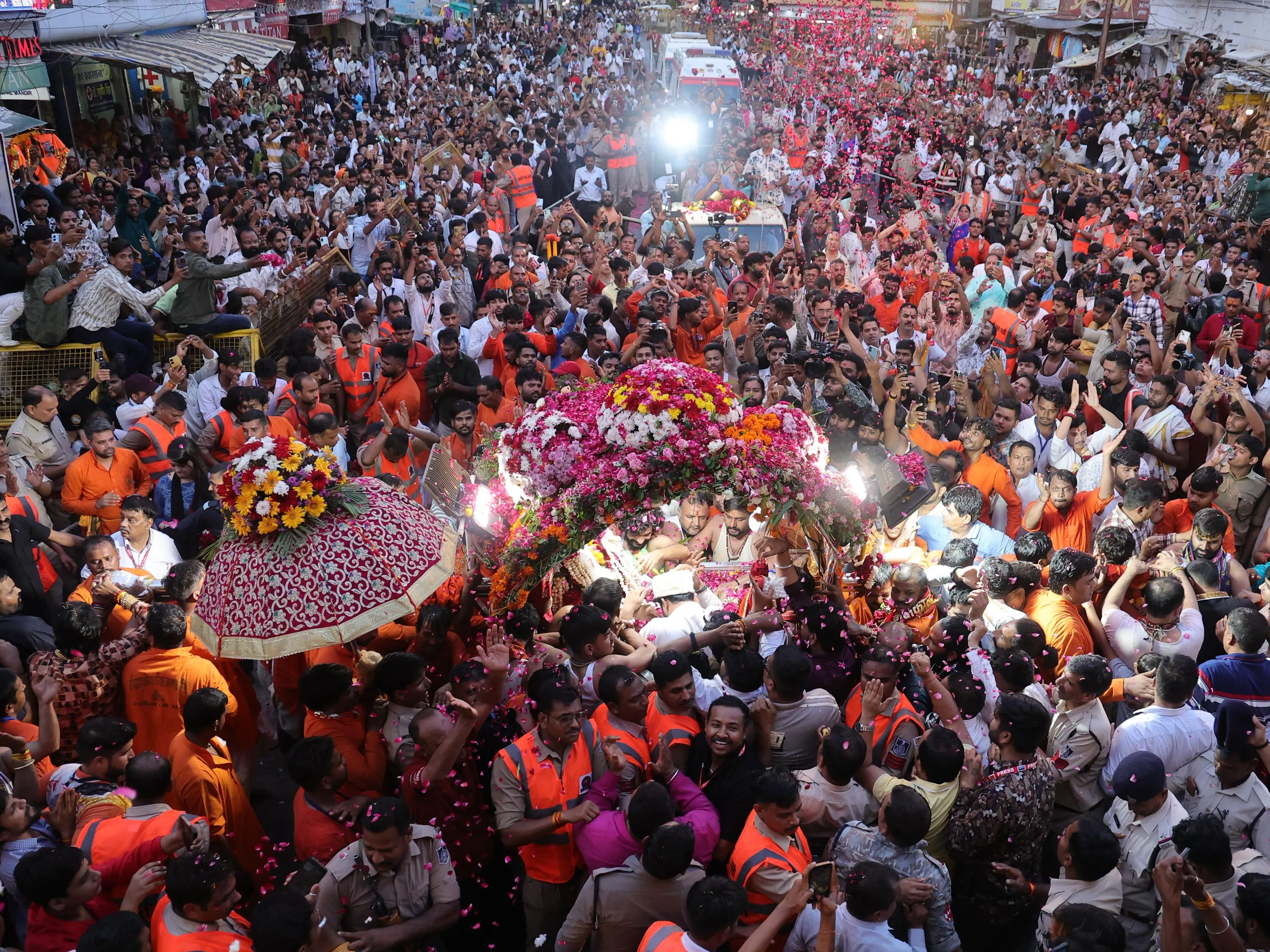 Tourism tableaus will be included in the fourth ride of Mahakal | महाकाल की चौथी  सवारी में शामिल होगी पर्यटन की झांकियां: नंदी रथ पर श्री उमा-महेश भी  रहेंगे; जनजातीय ...