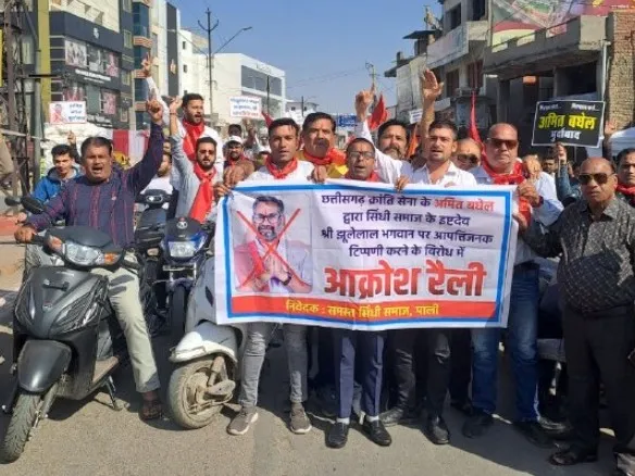 In Pali, the Sindhi community held a vehicle rally against Chhattisgarh  leader Amit Baghel on November 7, 2025. | पाली में बघेल के बयान के खिलाफ  निकाली रैली: बोले- झूलेलाल के खिलाफ