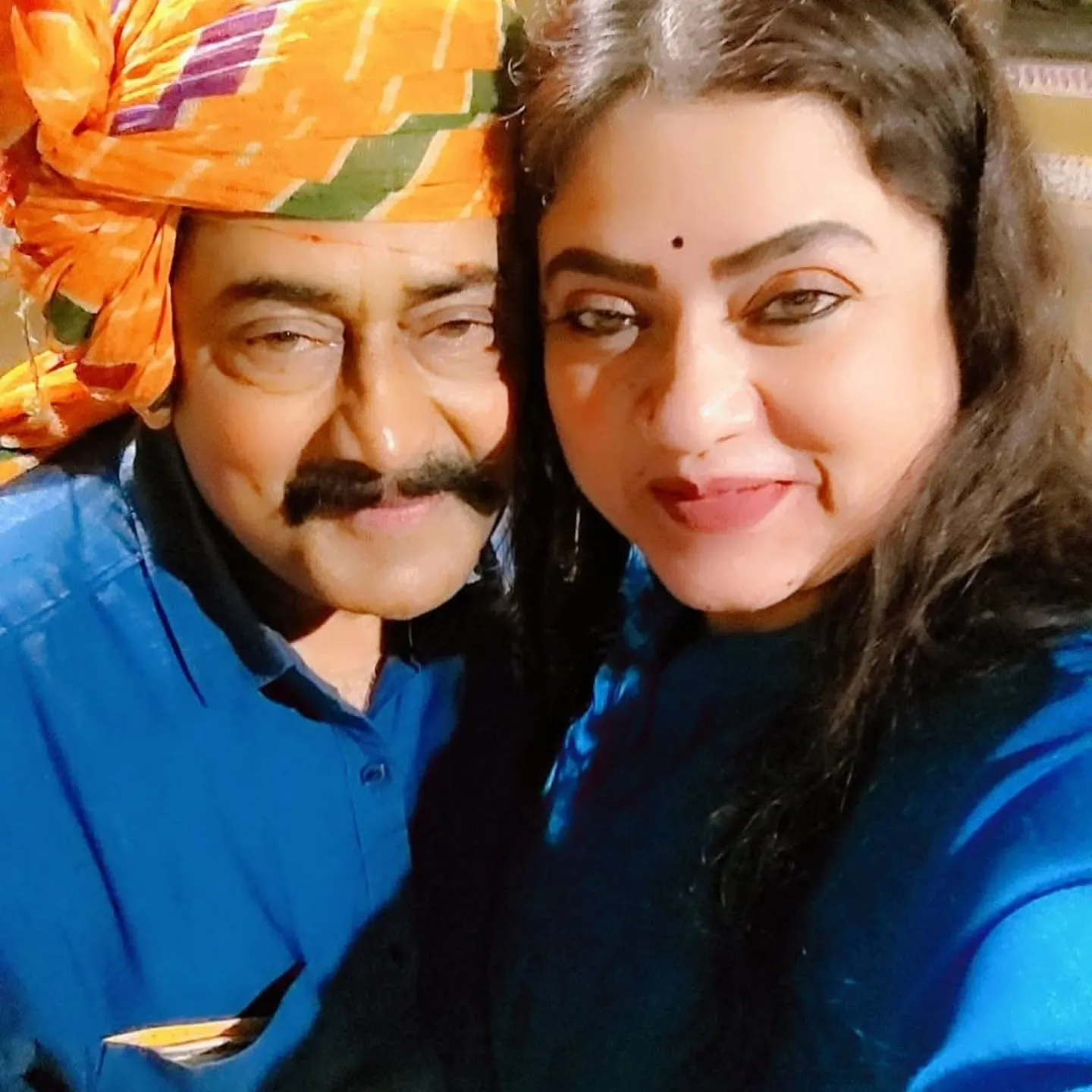 दीपक के साथ पल्लवी ने ये फोटो सोशल मीडिया पर पोस्ट किया है। इसके साथ कुछ वीडियो भी हैं।