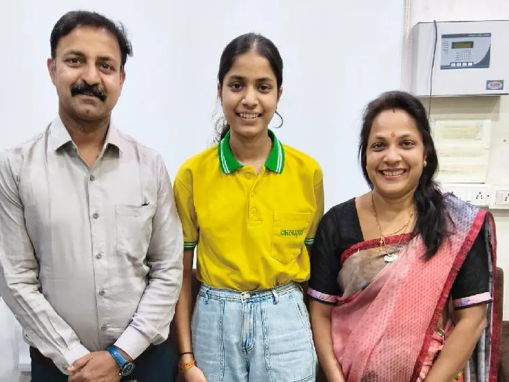 इंदौर की अनुष्का अग्रवाल स्टेट टॉपर रहीं।