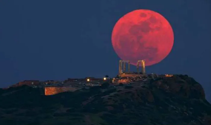 Super Blood Moon 2021 In India: क्या होता है सुपर ब्लड मून, जानें भारत में  कब