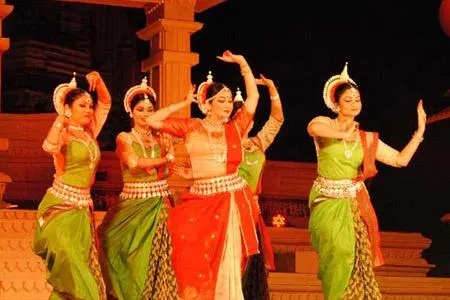 खजुराहो नृत्य महोत्सव 2026 | नोबल हाउस टूर्स