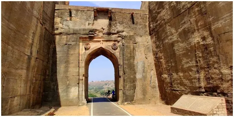 कटी घाटी चंदेरी का रहस्य, मध्य प्रदेश
