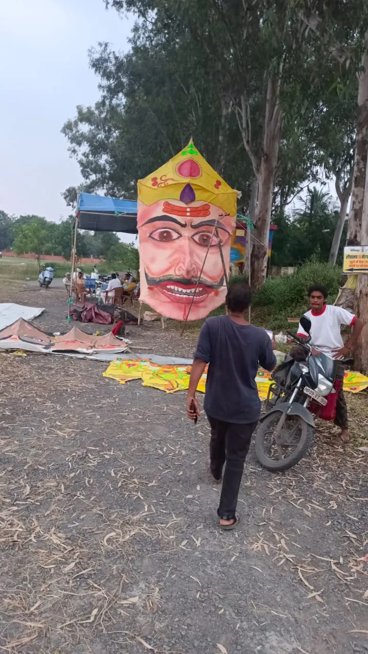 Indore News : 111 फिट रावण के पुतले का कार्य अंतिम चरणों मे, दशहरा मैदान  में होगा दहन
