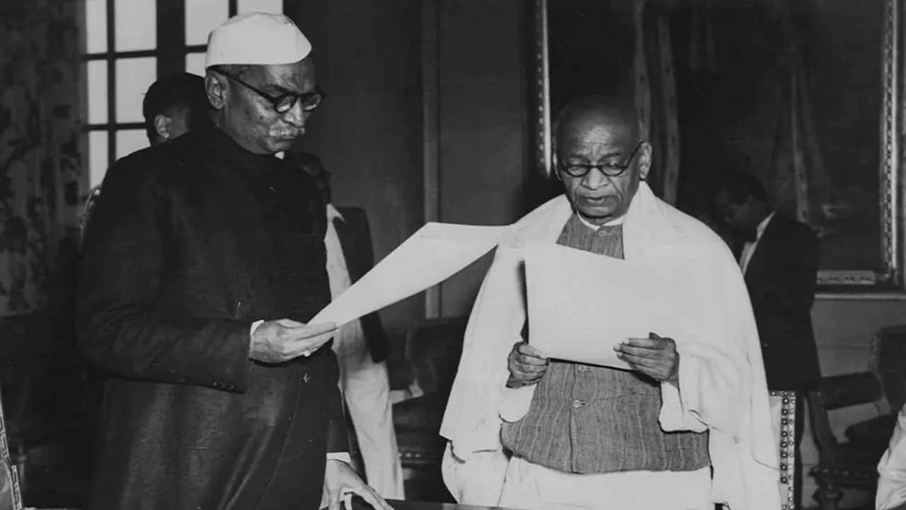 राष्ट्रपति के तौर पर मात्र इतना वेतन लेते थे डॉ राजेंद्र प्रसाद, रखा था  केवल एक कर्मचारी, सादगी की कायल थी दुनिया | Dr rajendra prasad birth  anniversary unknown ...