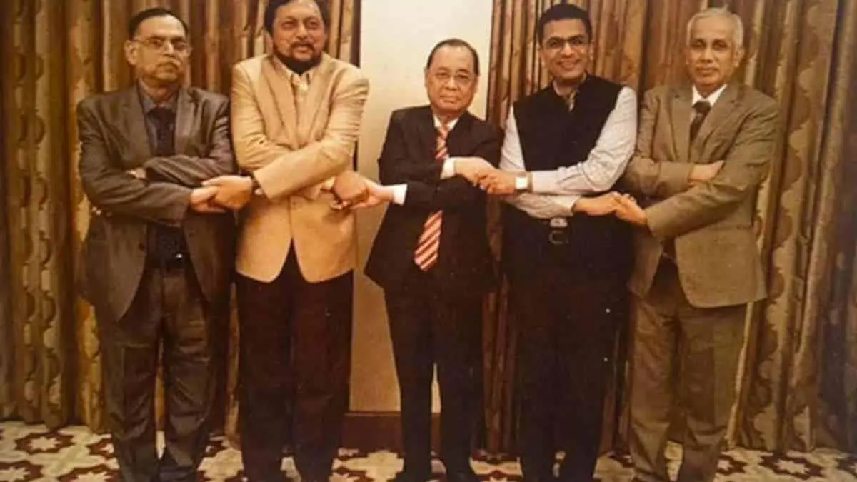 अयोध्या में राम मंदिर का निर्णय देने के बाद पूर्व CJI रंजन गोगोई अपने साथी  जजों को ले गए थे डिनर पर - Law Trend