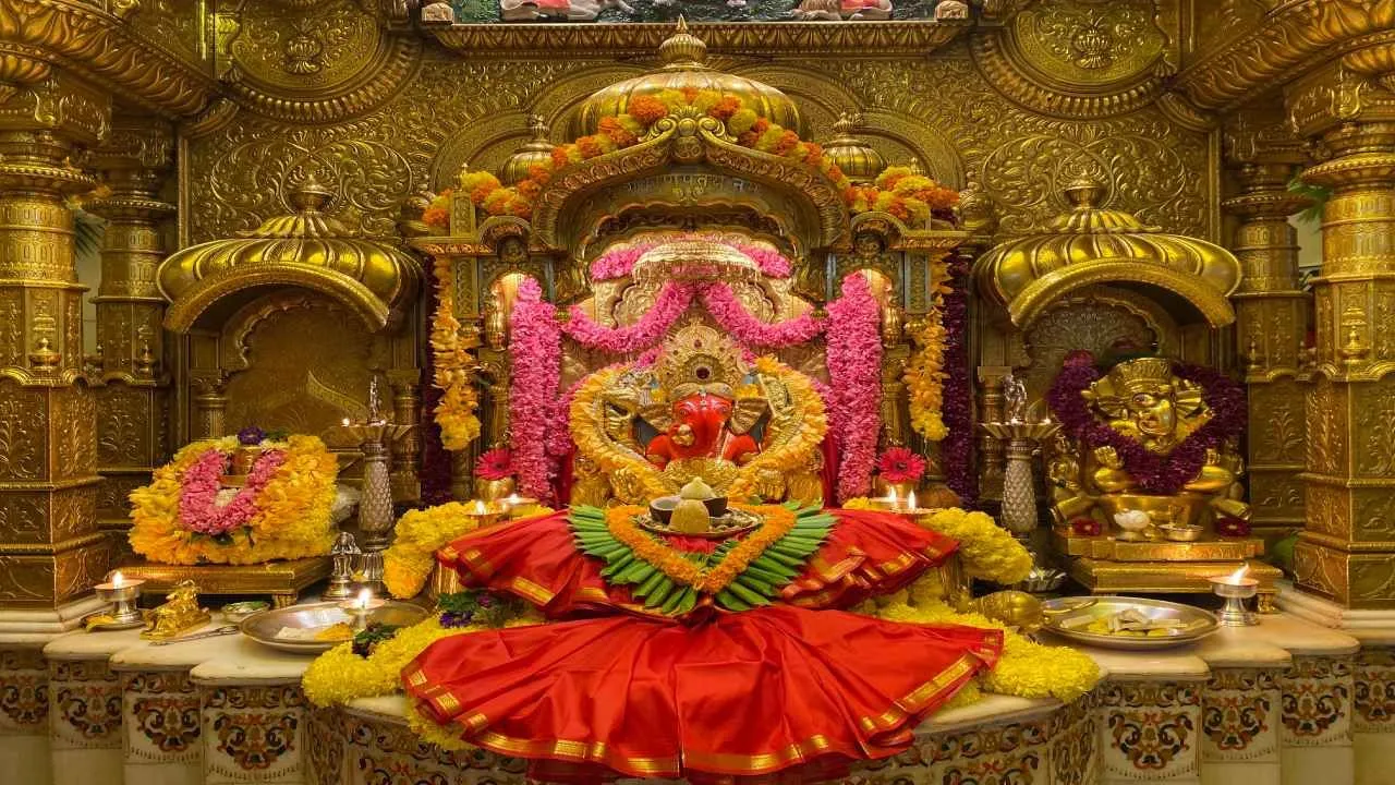 Siddhivinayak Temple : मुंबई का सिद्धिविनायक मंदिर, जहां से कभी नहीं जाता  कोई खाली हाथ | Know the importance of Siddhivinayak Temple of Mumbai in  Hindi