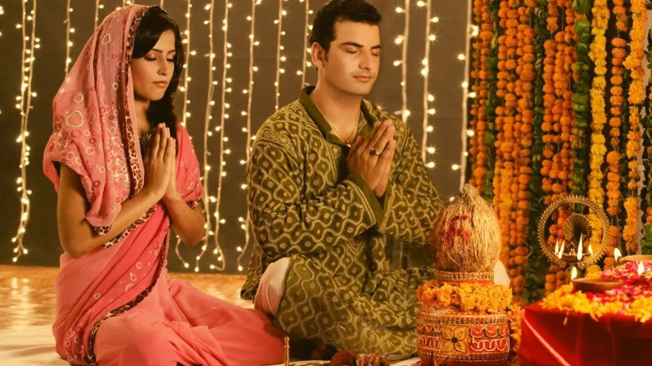 सुबह की पूजा से अलग होते हैं शाम की पूजा के नियम, नहीं जानते हैं तो यहां  जान लें | Evening worship rules are different from morning worship if you  do not