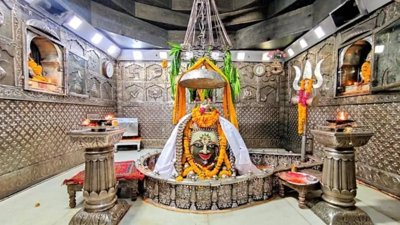 25 दिसंबर से 5 जनवरी तक महाकाल मंदिर के गर्भगृह में 'नो एंट्री,' मोबाइल भी  बैन | No entry in sanctum sanctorum of Mahakal temple Ujjain mobile also  banned from December 25 to January 5