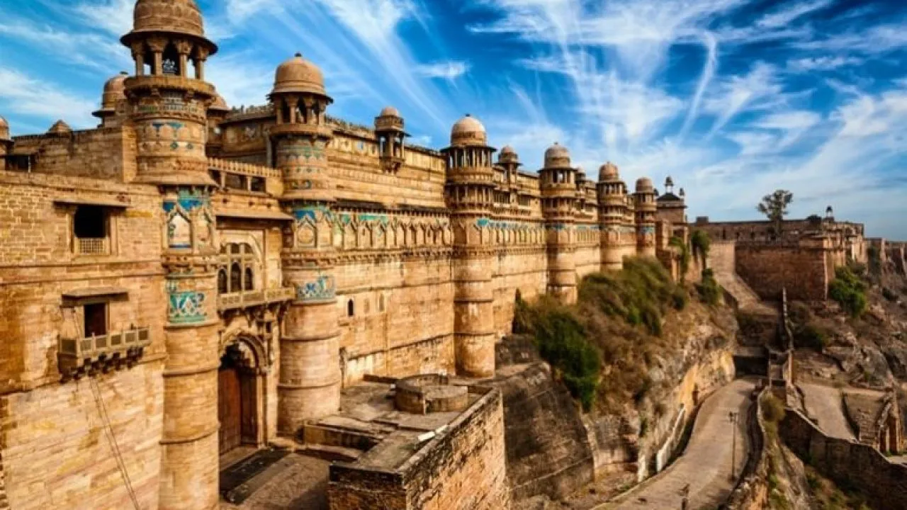 MP Tourism : मध्यप्रदेश के 5 प्रमुख किले, जरूर करें ऐतिहासिक स्मारकों का  दीदार | 5 best forts of Madhya Pradesh MP Tourism, must-visit historical  monuments | MP Tourism