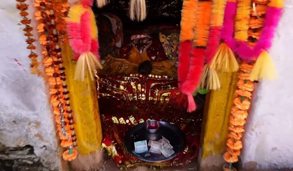 त्रियुगीनारायण मंदिर कैसे पहुंचे? | क्यों है ये मंदिर विवाह के लिए इतना  प्रसिद्ध? | सभी जानकारी