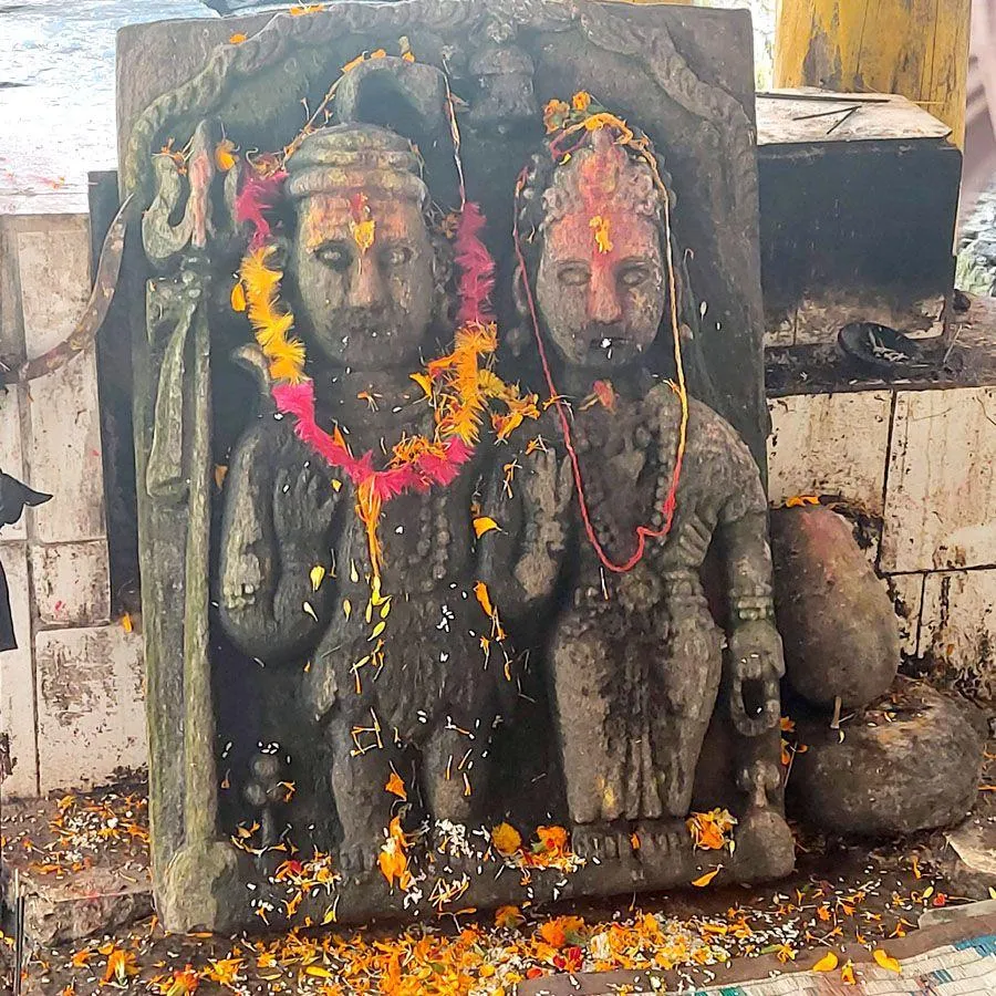 त्रियुगीनारायण मंदिर: अखंड ज्योति की यात्रा - भारत के प्रसिद्ध मंदिर