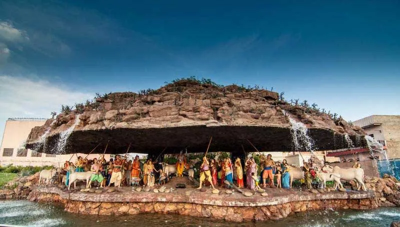 Bhagwan Shri Krishna Ne Chooti Ungali Par Hi Kyon Govardhan Parvat Uthaya |  Shri Mathura Ji