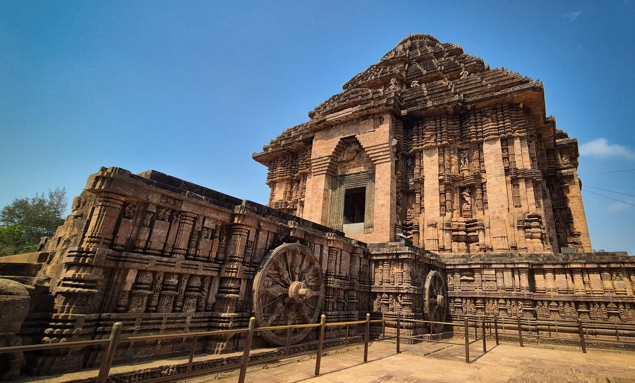 कोणार्क सूर्य मंदिर: हिंदू सूर्य देवता का दिव्य रथ | डेलीआर्ट पत्रिका
