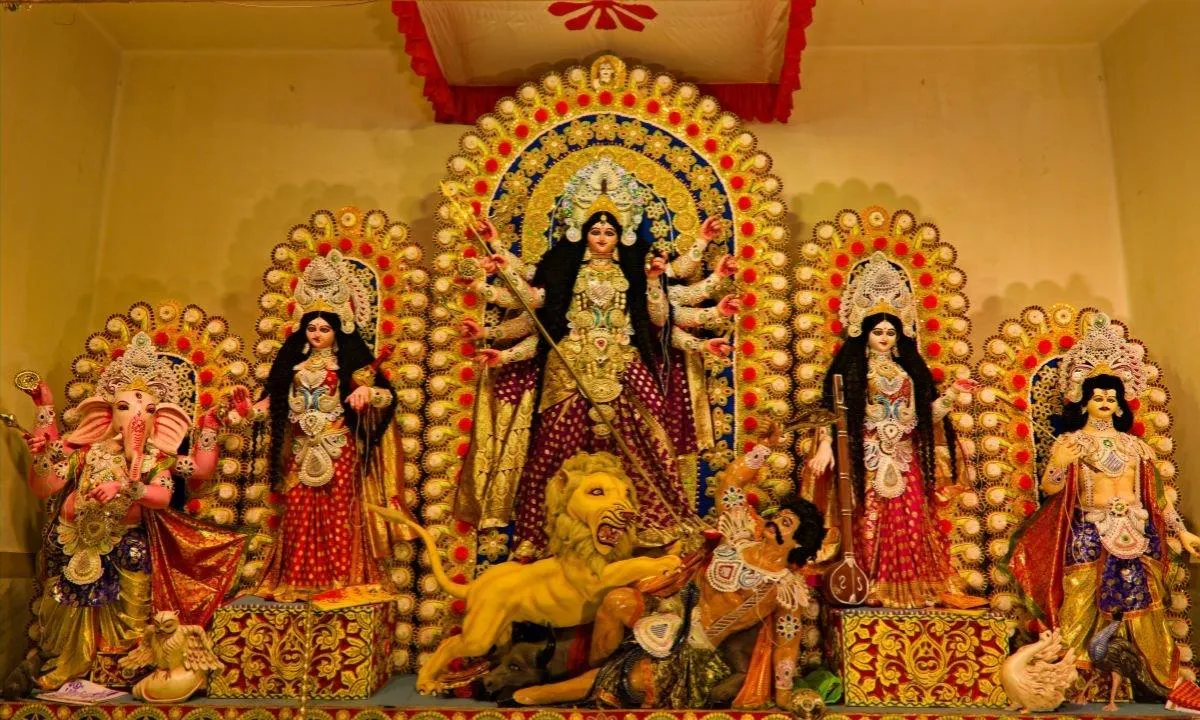 Capture the Vibrancy of Durga Puja: Top Photography Spots in West Bengal –  SceneLoc8