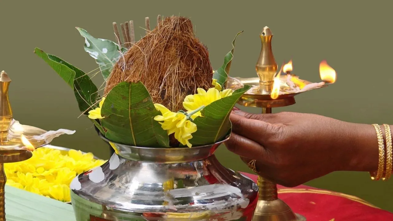 Navratri 2024: नवरात्रि में कैसे करें देवी का अनुष्ठान, कलश स्थापन और  विसर्जन? | Navratri 2024 Devi Puja Kalash Sthapana vidhi sankalp mantra How  to fast visarjan