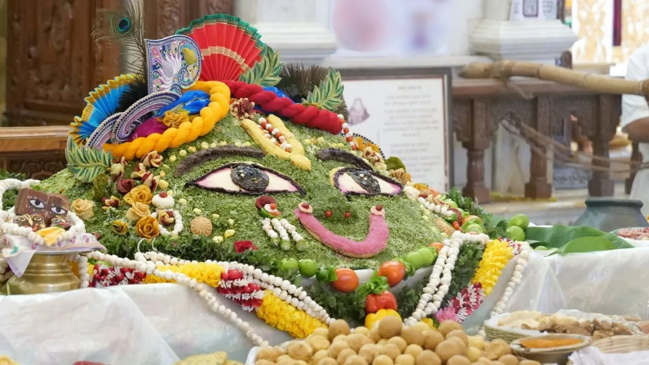 Happy Govardhan: अन्न-धन, दूध-दही से भरा रहे घर, गोवर्धन पूजा की इस तरह दें  शुभकामनाएं | Happy Govardhan puja wishes quotes WhatsApp status in hindi