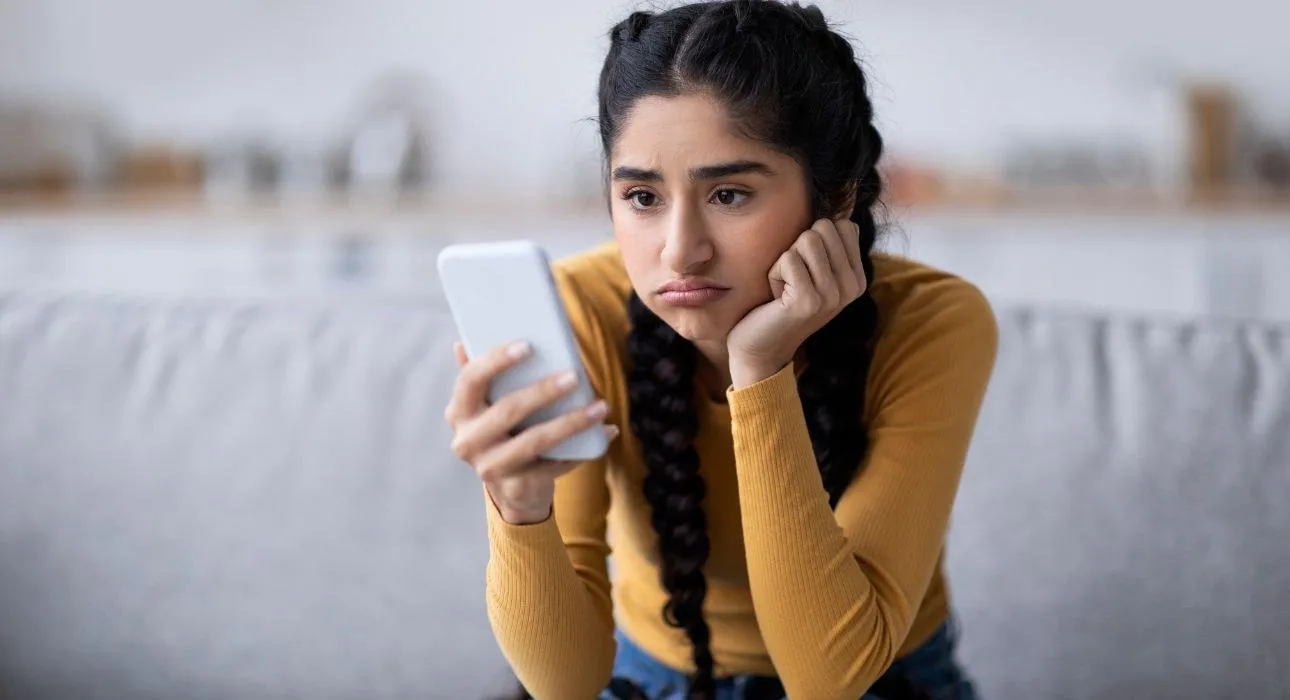 घोस्टिंग क्या है? कारण, लक्षण और मानसिक प्रभावघोस्टिंग