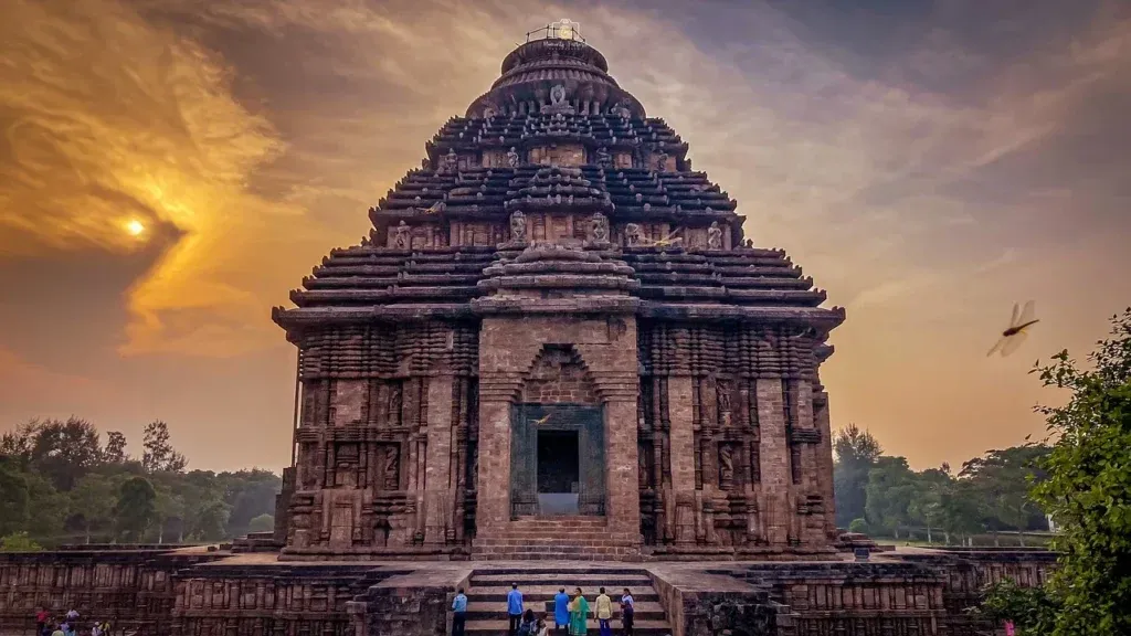 कोणार्क सूर्य मंदिर - यूनेस्को विश्व धरोहर स्थल | इतिहास, वास्तुकला और  यात्रा गाइड
