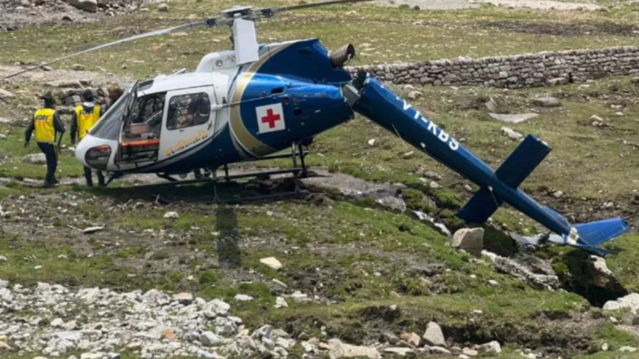 उत्तराखंड: केदारनाथ जा रहा हेलीकॉप्टर गौरीकुंड के पास क्रैश, पायलट और एक  बच्चा समेत 7 की मौत | Uttarakhand gaurikund kedarnath helicopter crash  death of 5 passengers