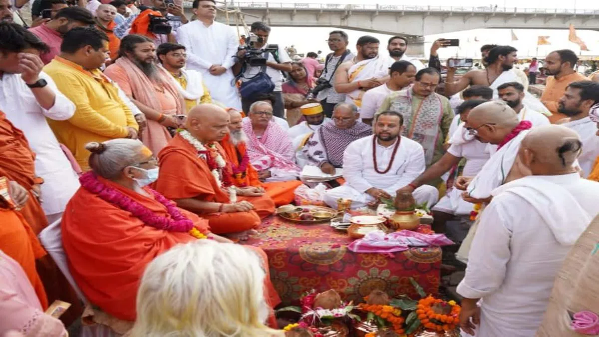 Ram Darbar Pran Pratishtha: अयोध्या में अनुष्ठान कर रहे 101 वैदिक आचार्य, राम  दरबार की प्राण प्रतिष्ठा समारोह शुरू - Ayodhya Ram Darbar Pran Pratishtha  101 Vedic Acharyas performing ...