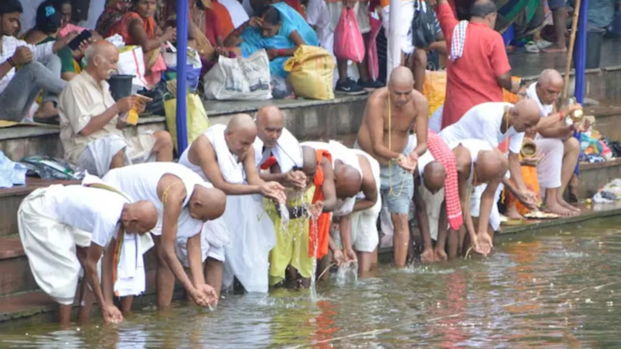 गया में पिंडदान करने से क्या पूर्वजों को मिल जाती है मुक्ति? जानें महत्व |  Do ancestors get salvation by performing Pind Daan in Gaya